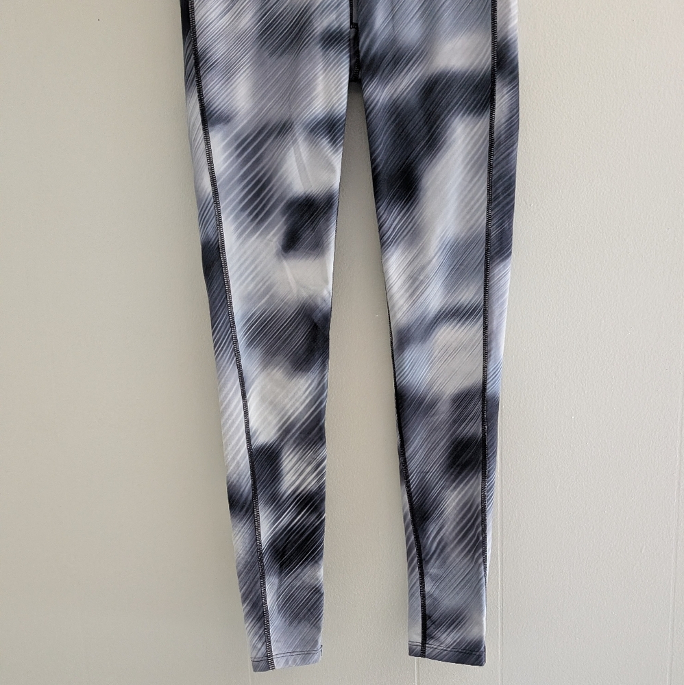 Athleta Chaturanga Leggings - Picture 4 of 8